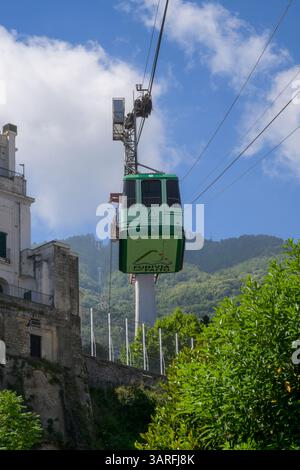 Funivia del Monte Faito, Seilbahn Castellammare di Stabia mit Monte Faito im Hintergrund, Italien Stockfoto