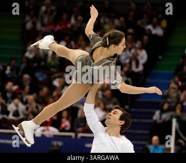 15. Februar 2010 - Vancouver, BC, Kanada - VANCOUVER, B.C.: 15. FEBRUAR 2010 -- Jessica Dube und Bryce Davison treten während der Olympischen Spiele 2010 in Vancouver, B.C. an. ( Gerry Kahrmann / Canwest News Service ) CNS-OLY-FIGSKATE (Kreditbild: © CanWest/ZUMApress.com) Stockfoto