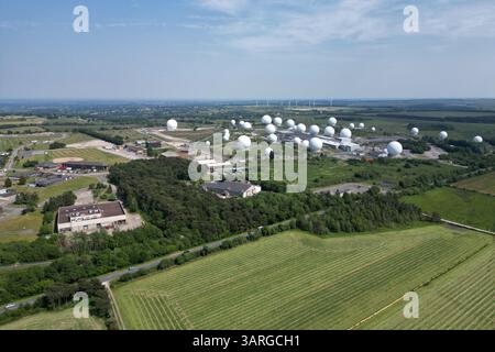RAF Menwith Hill in der Nähe von Harrogate stellt Kommunikations- und Nachrichtendienste für die militärische Verteidigung bereit. North Yorkshire, England Stockfoto
