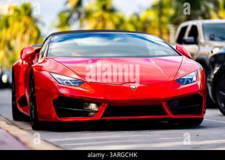 April 2025. Miami. Lambo-Konzept. Lamborghini Sportwagen im Sommer. Lamborghini Supersportwagen. Lambo-Design. Lamborghini Huracan Sportwagen. Supersportwagen Stockfoto