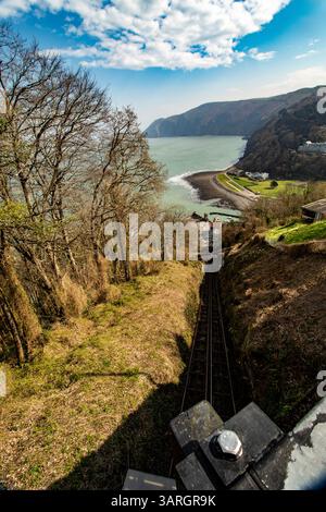 Die historische und unterhaltsame Touristenattraktion Lynton & Lynmouth Cliff Railway, North Devon, England. Kenntnisse, Fähigkeiten, Werte, Überzeugungen, Gewohnheiten, Stockfoto