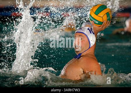 23. Februar 2010 - St. Petersburg, Florida, USA - SP 318963 FOUN WATERPOLO 2.EDMUND D. FOUNTAIN | Times.(02/23/2010 St. Petersburg) Jamie Danishment (cq), aus Tampa, macht am 23. Februar 2010 in St. Petersburg ein Schusstraining mit dem Tampa Bay Thunder Water Poloteam. Das St. Petersburger Tampa Bay Thunder Water Poloteam wird am Sonntag, den 14. März, gegen das SEALS-Wasser-Poloteam der US Navy kämpfen. [EDMUND D. FOUNTAIN, Times] (Bild: © St. Petersburg Times/ZUMApress.com) Stockfoto