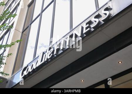 Toronto, ON, Kanada – 2. August 2024: Sehen Sie sich das Goodlife Fitness Company-Schild an. Stockfoto