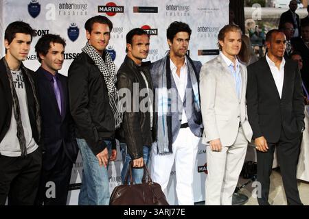 14. Mai 2010 - Monte Carlo, Monaco - (L bis R): JAIME ALGUERSUARI (ESP) Scuderia Toro Rosso; TIMO GLOCK (GER) Virgin Racing; ADRIAN SUTIL (GER) Force India F1; VITANTONIO LIUZZI (ITA) Force India F1; LUCAS DI GRASSI (BRA) Virgin Racing; NICO ROSBERG (GER) GP und LEWIS HAMILTON (GBR) Rennfahrer in der Formel 1 in Verbindung mit dem Grand Walk in der Formel-Lounge von Monaco. (Vermerk: © Sutton Motorsports/ZUMApress.com) Stockfoto