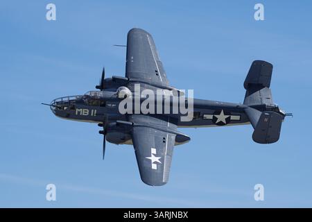 PBJ-1J, 25857 Semper Fi, fliegend dargestellt. Der PBJ ist eine Variante des nordamerikanischen B-25 Mitchell, eines Bombers aus der Zeit des Zweiten Weltkriegs. Sacramento, USA 2025. Stockfoto