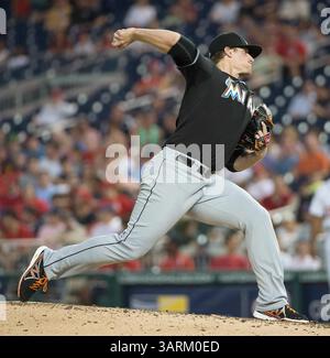 29. August 2013 - Washington, DC, USA - Miami Marlins Starting Pitcher Tom Koehler (34) liefert ein Pitch gegen die Washington Nationals im dritten Inning im Nationals Park in Washington, D. C, Donnerstag, 29. August 2013. (Bild: © Harry E. Walker/MCT/ZUMAPRESS.com) Stockfoto
