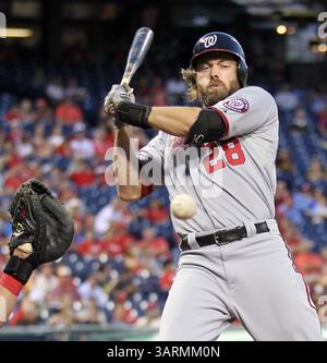 3. September 2013 - Philadelphia, Pennsylvania, USA - der Batter der Washington Nationals JAYSON WERTH wird während der zweiten Inning-Aktion gegen die Philadelphia Phillies im Citizens Bank Park von einem Pitch getroffen. (Kreditbild: © Yong Kim/MCT/ZUMAPRESS.com) Stockfoto