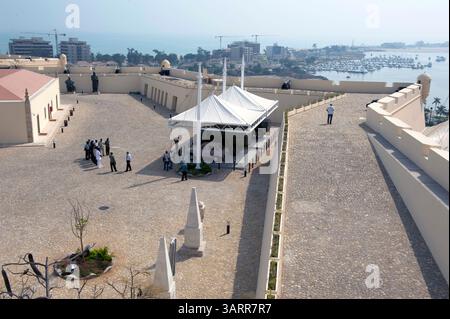 18. Juni 2013 - Luanda, Angola - Diplomaten besuchen Fort Aardenburgh in der Hauptstadt Luanda. Hinter der Bucht von Luanda und dem Yachthafen. (Bild: © Hans Van Rhoon/ZUMA Wire/ZUMAPRESS.com) Stockfoto