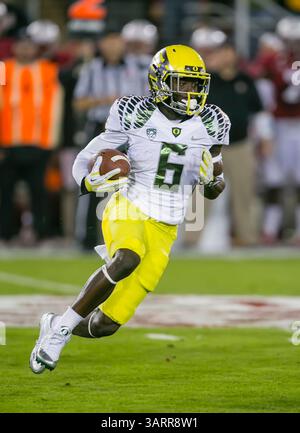 7. November 2013: Oregon Ducks Running Back de’Anthony Thomas (6) im NCAA Football-Spiel zwischen den Stanford Cardinal und den Oregon Ducks im Stanford Stadium in Palo Alto, CA. Stanford besiegte Oregon mit 26:20. Damon Tarver/Cal Sport Media (Kreditbild: © Damon Tarver/Cal Sport Media/ZUMAPRESS.com) Stockfoto