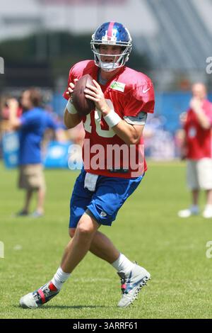 30. Juli 2013: East Rutherford, New Jersey, USA S - New York Giants Quarterback ELI MANNING (10) während des Giants Trainingslagers im Quest Diagnostics Training Center in East Rutherford, NJ (Bild: © Vinny Carchietta/ZUMAPRESS.com) Stockfoto