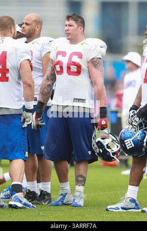 30. Juli 2013: East Rutherford, New Jersey, USA S - New York Giants Tackle DAVID DIEHL (66) während des Giants Trainingslagers im Quest Diagnostics Training Center in East Rutherford, NJ (Bild: © Vinny Carchietta/ZUMAPRESS.com) Stockfoto