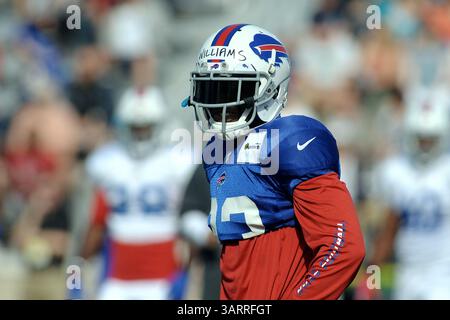 30. Juli 2013: Rochester, New York, USA S - Buffalo Bills Defensive Back AARON WILLIAMS (23) wartet auf ein Spiel während der Passübung im morgendlichen Trainingslager am St. John Fisher College in Rochester, NY. (Bild: © Michael Johnson/ZUMAPRESS.com) Stockfoto