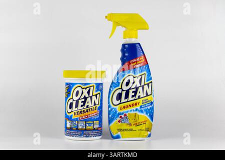 ST. PAUL, MN, USA, 14. APRIL 2025: OxiClean Fleckentferner und Markenlogo. Stockfoto