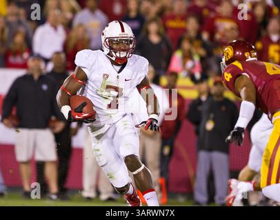 15. November 2013 - Los Angeles, CA, Vereinigte Staaten von Amerika - 16. NOVEMBER 2013 Los Angeles, CA. Stanford Wide Receiver (7) Ty Montgomery gibt den Auftakt während des Pac 12-Spiels zwischen den viertplatzierten Stanford Cardinals und den USC Trojans im Los Angeles Memorial Coliseum in Los Angeles, Kalifornien zurück. Die USC Trojans besiegten die Stanford Cardinals 20:17. (Obligatorische Gutschrift: Juan Lainez / MarinMedia / Cal Sport Media)(Bild: © Juan Lainez / Marinmedia / CSM/Cal Sport Media/ZUMAPRESS.com) Stockfoto