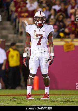 15. November 2013 - Los Angeles, CA, Vereinigte Staaten von Amerika - 16. NOVEMBER 2013 Los Angeles, CA. Stanford Wide Receiver (7) Ty Montgomery wärmt sich vor dem Pac 12 Spiel zwischen den viertplatzierten Stanford Cardinals und den USC Trojans im Los Angeles Memorial Coliseum in Los Angeles auf. Die USC Trojans besiegten die Stanford Cardinals 20:17. (Obligatorische Gutschrift: Juan Lainez / MarinMedia / Cal Sport Media)(Bild: © Juan Lainez / Marinmedia / CSM/Cal Sport Media/ZUMAPRESS.com) Stockfoto