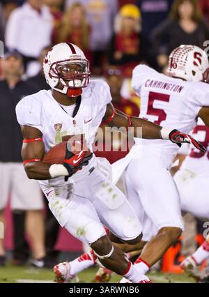 15. November 2013 - Los Angeles, CA, Vereinigte Staaten von Amerika - 16. NOVEMBER 2013 Los Angeles, CA. Stanford Wide Receiver (7) Ty Montgomery gibt den Auftakt während des Pac 12-Spiels zwischen den viertplatzierten Stanford Cardinals und den USC Trojans im Los Angeles Memorial Coliseum in Los Angeles, Kalifornien zurück. Die USC Trojans besiegten die Stanford Cardinals 20:17. (Obligatorische Gutschrift: Juan Lainez / MarinMedia / Cal Sport Media)(Bild: © Juan Lainez / Marinmedia / CSM/Cal Sport Media/ZUMAPRESS.com) Stockfoto