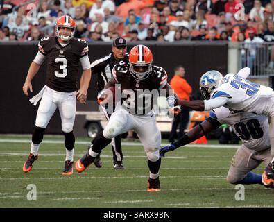 15. August 2013 – Cleveland, OH, USA – 15. August 2013: Cleveland Browns läuft Trent Richardson #33 während der Vorsaison im First Energy Stadium zwischen den Detroit Lions und den Cleveland Browns in Cleveland, OH. (Bild: © Michael Sullivan/Cal Sport Media/ZUMAPRESS.com) Stockfoto