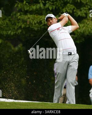 August 2013 - Greensboro, North Carolina, USA S - SERGIO GARCIA fährt den Ball während der zweiten Runde der Wyndham Championship 2013 im Sedgefield Country Club. (Kreditbild: © Wes Hight/ZUMAPRESS.com) Stockfoto