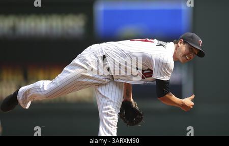 19. August 2013 – Minneapolis, MN, USA – der Notar der Minnesota Twins Anthony Swarzak spielt beim 7. Inning im Target Field in Minneapolis, Minnesota, am Montag, 19. August 2013 gegen die New York Mets. (Bild: © Jeff Wheeler/MCT/ZUMAPRESS.com) Stockfoto