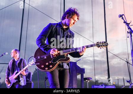 Juni 2013: Raleigh, North Carolina, USA S - DIE NATIONALMANNSCHAFT bringt ihre Tour 2013 nach Raleigh, NC. The National ist eine US-amerikanische Indie-Rock-Band, die 1999 in Cincinnati (Ohio) gegründet wurde und derzeit in Brooklyn (New York) lebt. (Bild: © Andy Martin Jr./ZUMAPRESS.com) Stockfoto