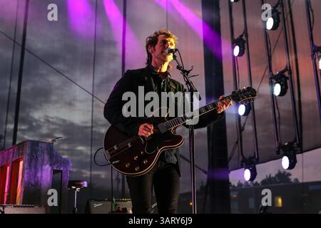 Juni 2013: Raleigh, North Carolina, USA S - DIE NATIONALMANNSCHAFT bringt ihre Tour 2013 nach Raleigh, NC. The National ist eine US-amerikanische Indie-Rock-Band, die 1999 in Cincinnati (Ohio) gegründet wurde und derzeit in Brooklyn (New York) lebt. (Bild: © Andy Martin Jr./ZUMAPRESS.com) Stockfoto