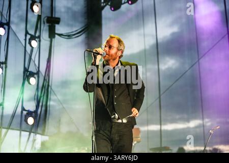 Juni 2013: Raleigh, North Carolina, USA S - DIE NATIONALMANNSCHAFT bringt ihre Tour 2013 nach Raleigh, NC. The National ist eine US-amerikanische Indie-Rock-Band, die 1999 in Cincinnati (Ohio) gegründet wurde und derzeit in Brooklyn (New York) lebt. (Bild: © Andy Martin Jr./ZUMAPRESS.com) Stockfoto