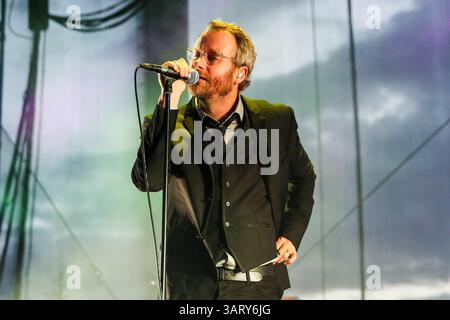 Juni 2013: Raleigh, North Carolina, USA S - DIE NATIONALMANNSCHAFT bringt ihre Tour 2013 nach Raleigh, NC. The National ist eine US-amerikanische Indie-Rock-Band, die 1999 in Cincinnati (Ohio) gegründet wurde und derzeit in Brooklyn (New York) lebt. (Bild: © Andy Martin Jr./ZUMAPRESS.com) Stockfoto