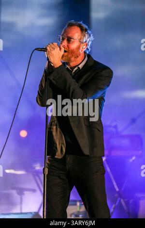 Juni 2013: Raleigh, North Carolina, USA S - DIE NATIONALMANNSCHAFT bringt ihre Tour 2013 nach Raleigh, NC. The National ist eine US-amerikanische Indie-Rock-Band, die 1999 in Cincinnati (Ohio) gegründet wurde und derzeit in Brooklyn (New York) lebt. (Bild: © Andy Martin Jr./ZUMAPRESS.com) Stockfoto