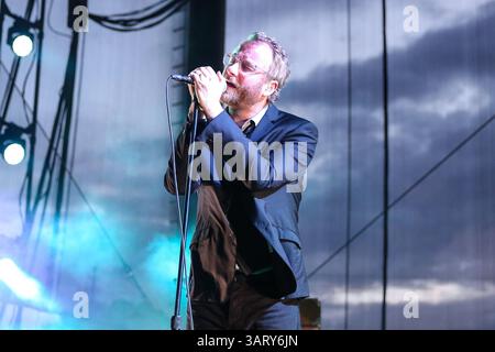 Juni 2013: Raleigh, North Carolina, USA S - DIE NATIONALMANNSCHAFT bringt ihre Tour 2013 nach Raleigh, NC. The National ist eine US-amerikanische Indie-Rock-Band, die 1999 in Cincinnati (Ohio) gegründet wurde und derzeit in Brooklyn (New York) lebt. (Bild: © Andy Martin Jr./ZUMAPRESS.com) Stockfoto