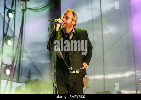 Juni 2013: Raleigh, North Carolina, USA S - DIE NATIONALMANNSCHAFT bringt ihre Tour 2013 nach Raleigh, NC. The National ist eine US-amerikanische Indie-Rock-Band, die 1999 in Cincinnati (Ohio) gegründet wurde und derzeit in Brooklyn (New York) lebt. (Bild: © Andy Martin Jr./ZUMAPRESS.com) Stockfoto