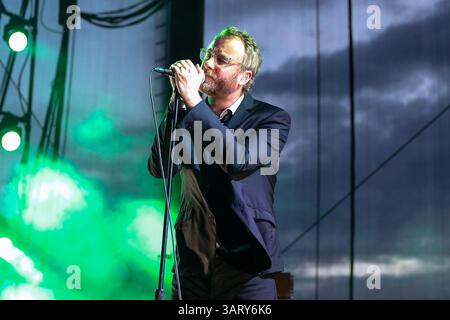 Juni 2013: Raleigh, North Carolina, USA S - DIE NATIONALMANNSCHAFT bringt ihre Tour 2013 nach Raleigh, NC. The National ist eine US-amerikanische Indie-Rock-Band, die 1999 in Cincinnati (Ohio) gegründet wurde und derzeit in Brooklyn (New York) lebt. (Bild: © Andy Martin Jr./ZUMAPRESS.com) Stockfoto