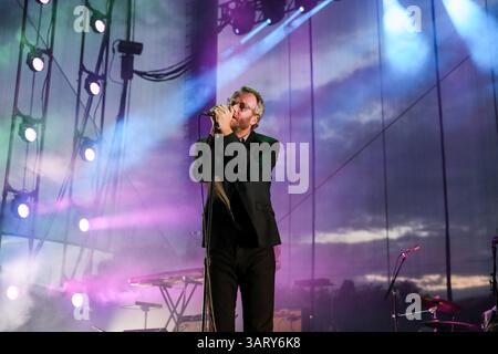 Juni 2013: Raleigh, North Carolina, USA S - DIE NATIONALMANNSCHAFT bringt ihre Tour 2013 nach Raleigh, NC. The National ist eine US-amerikanische Indie-Rock-Band, die 1999 in Cincinnati (Ohio) gegründet wurde und derzeit in Brooklyn (New York) lebt. (Bild: © Andy Martin Jr./ZUMAPRESS.com) Stockfoto