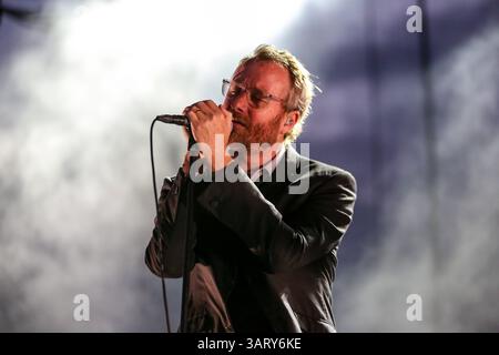 Juni 2013: Raleigh, North Carolina, USA S - DIE NATIONALMANNSCHAFT bringt ihre Tour 2013 nach Raleigh, NC. The National ist eine US-amerikanische Indie-Rock-Band, die 1999 in Cincinnati (Ohio) gegründet wurde und derzeit in Brooklyn (New York) lebt. (Bild: © Andy Martin Jr./ZUMAPRESS.com) Stockfoto