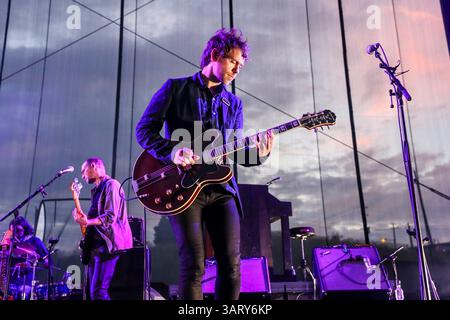 Juni 2013: Raleigh, North Carolina, USA S - DIE NATIONALMANNSCHAFT bringt ihre Tour 2013 nach Raleigh, NC. The National ist eine US-amerikanische Indie-Rock-Band, die 1999 in Cincinnati (Ohio) gegründet wurde und derzeit in Brooklyn (New York) lebt. (Bild: © Andy Martin Jr./ZUMAPRESS.com) Stockfoto