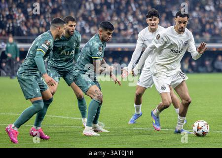Frankfurt, Deutschland. April 2025. Frankfurt, 17. April 2025: Hugo Ekitiké (11 Frankfurt) während des Fußballspiels der UEFA Europa League zwischen Eintracht Frankfurt und Tottenham Hotspurs im Deutschen Bank Park in Frankfurt. Philipp Kresnik (Philipp Kresnik/SPP) Credit: SPP Sport Press Photo. /Alamy Live News Stockfoto