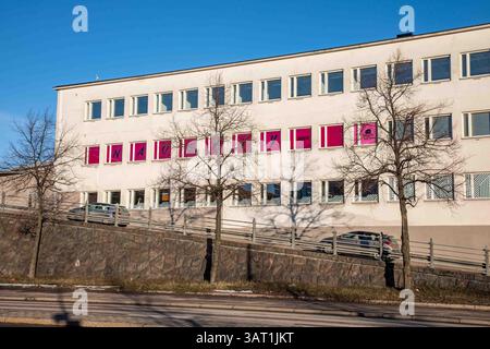 Bürogebäude in Sturenkatu 21 von Teollisuuskatu im Bezirk Vallila in Helsinki, Finnland Stockfoto