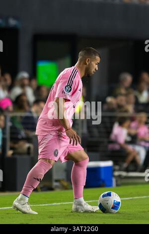 Inter Miami CF-Verteidiger Marcelo Weigandt dribbelt den Ball während eines CONCACAF Champions Cup-Spiels gegen LAFC im Chase Stadium. Stockfoto