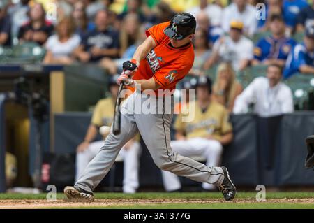 21. Juli 2013: Milwaukee, Wisconsin, Vereinigte Staaten von Amerika - 21. Juli 2013: Der Miami Marlins-Catcher Rob Brantly #19 spielt im 10. Inning während des Major League Baseballspiels zwischen den Milwaukee Brewers und den Miami Marlins im Miller Park in Milwaukee, WI. Brauer und Marlins sind im 10. Inning ohne Punkte. John Fisher/CSM. (Bild: © John Fisher/Cal Sport Media/ZUMAPRESS.com) Stockfoto