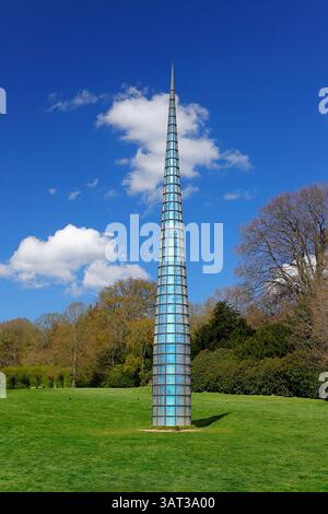 A Needle Woman: Galaxy Was A Memory, Earth is A Souvenir ist eine Skulptur von Kimsooja und wird im Yorkshire Sculpture Park in der Nähe von Wakefield ausgestellt Stockfoto