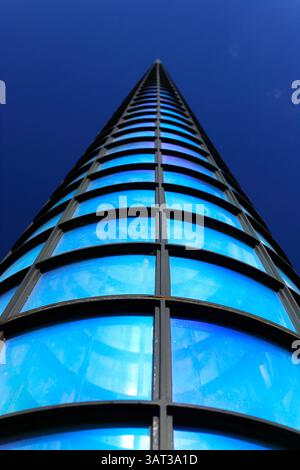 A Needle Woman: Galaxy Was A Memory, Earth is A Souvenir ist eine Skulptur von Kimsooja und wird im Yorkshire Sculpture Park in der Nähe von Wakefield ausgestellt Stockfoto