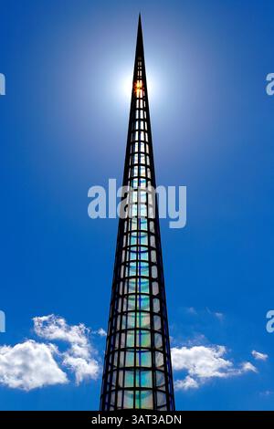 A Needle Woman: Galaxy Was A Memory, Earth is A Souvenir ist eine Skulptur von Kimsooja und wird im Yorkshire Sculpture Park in der Nähe von Wakefield ausgestellt Stockfoto