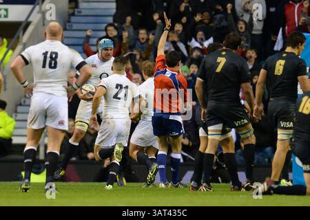 TWICKENHAM, ENGLAND: Tom Youngs feiert einen Versuch während des QBE International Rugby union Spiels zwischen England und Argentinien, das am 9. November 2013 im Twckenham Stadium in Twickenham, England, ausgetragen wurde. (Foto: Mitchell Gunn/ESPA)(Foto: © ESPA Photo Agency/Cal Sport Media/ZUMAPRESS.com) Stockfoto