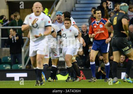 TWICKENHAM, ENGLAND: Tom Youngs feiert einen Versuch während des QBE International Rugby union Spiels zwischen England und Argentinien, das am 9. November 2013 im Twckenham Stadium in Twickenham, England, ausgetragen wurde. (Foto: Mitchell Gunn/ESPA)(Foto: © ESPA Photo Agency/Cal Sport Media/ZUMAPRESS.com) Stockfoto