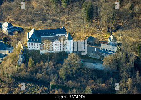 Luftbild, Burg Bilstein, Jugendherberge und historische Sehenswürdigkeiten, Bilstein, Lennestadt, Sauerland, Nordrhein-Westfalen, Deutschland ACHTUNGxMINDESTHONORARx60xEURO *** Luftansicht, Schloss Bilstein, Jugendherberge und historische Sehenswürdigkeit, Bilstein, Lennestadt, Sauerland, Nordrhein-Westfalen, Deutschland ATTENTIONxMINDESTHONORARx60xEURO Stockfoto
