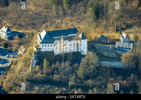 Luftbild, Burg Bilstein, Jugendherberge und historische Sehenswürdigkeiten, Bilstein, Lennestadt, Sauerland, Nordrhein-Westfalen, Deutschland ACHTUNGxMINDESTHONORARx60xEURO *** Luftansicht, Schloss Bilstein, Jugendherberge und historische Sehenswürdigkeit, Bilstein, Lennestadt, Sauerland, Nordrhein-Westfalen, Deutschland ATTENTIONxMINDESTHONORARx60xEURO Stockfoto