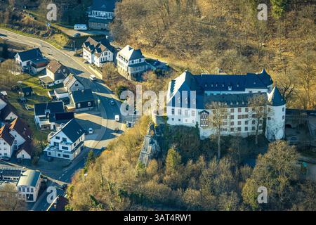 Luftbild, Burg Bilstein, Jugendherberge und historische Sehenswürdigkeiten, Bilstein, Lennestadt, Sauerland, Nordrhein-Westfalen, Deutschland ACHTUNGxMINDESTHONORARx60xEURO *** Luftansicht, Schloss Bilstein, Jugendherberge und historische Sehenswürdigkeit, Bilstein, Lennestadt, Sauerland, Nordrhein-Westfalen, Deutschland ATTENTIONxMINDESTHONORARx60xEURO Stockfoto