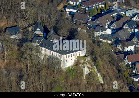 Luftbild, Burg Bilstein, Jugendherberge und historische Sehenswürdigkeiten, Bilstein, Lennestadt, Sauerland, Nordrhein-Westfalen, Deutschland ACHTUNGxMINDESTHONORARx60xEURO *** Luftansicht, Schloss Bilstein, Jugendherberge und historische Sehenswürdigkeit, Bilstein, Lennestadt, Sauerland, Nordrhein-Westfalen, Deutschland ATTENTIONxMINDESTHONORARx60xEURO Stockfoto