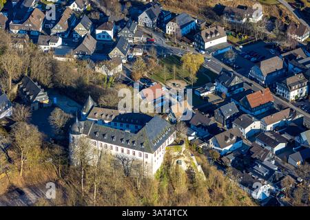 Luftbild, Burg Bilstein, Jugendherberge und historische Sehenswürdigkeiten, Bilstein, Lennestadt, Sauerland, Nordrhein-Westfalen, Deutschland ACHTUNGxMINDESTHONORARx60xEURO *** Luftansicht, Schloss Bilstein, Jugendherberge und historische Sehenswürdigkeit, Bilstein, Lennestadt, Sauerland, Nordrhein-Westfalen, Deutschland ATTENTIONxMINDESTHONORARx60xEURO Stockfoto