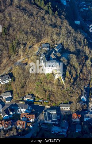 Luftbild, Burg Bilstein, Jugendherberge und historische Sehenswürdigkeiten, Bilstein, Lennestadt, Sauerland, Nordrhein-Westfalen, Deutschland ACHTUNGxMINDESTHONORARx60xEURO *** Luftansicht, Schloss Bilstein, Jugendherberge und historische Sehenswürdigkeit, Bilstein, Lennestadt, Sauerland, Nordrhein-Westfalen, Deutschland ATTENTIONxMINDESTHONORARx60xEURO Stockfoto