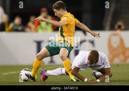 11. Juni 2013 – Etihad Stadium, Victoria, Australien – Tommy OAR aus Australien gewinnt den Ball in einem Qualifikationsspiel der vierten Runde zur FIFA-Weltmeisterschaft 2014 zwischen Australien und Jordanien im Etihad Stadium, Melbourne, Australien. (Bild: © Sydney Low/ZUMAPRESS.com) Stockfoto